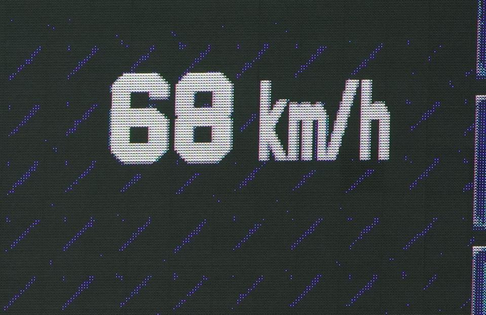 　６回、村上が筒香に６８ｋｍのスローボールを投げる（撮影・西岡正）