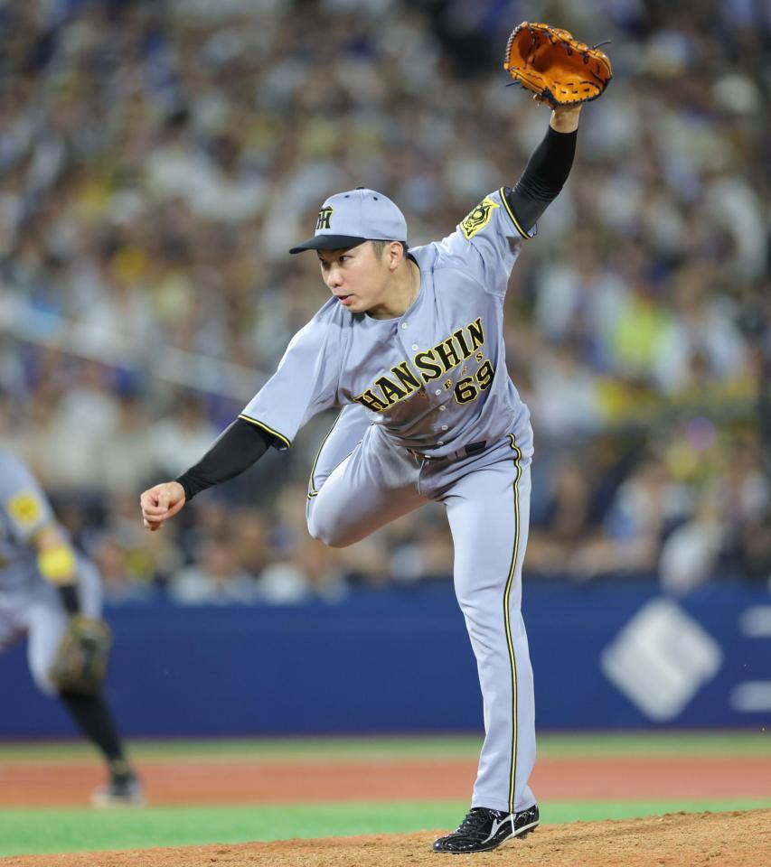 　９回に登板し力投する石井（撮影・西岡正）