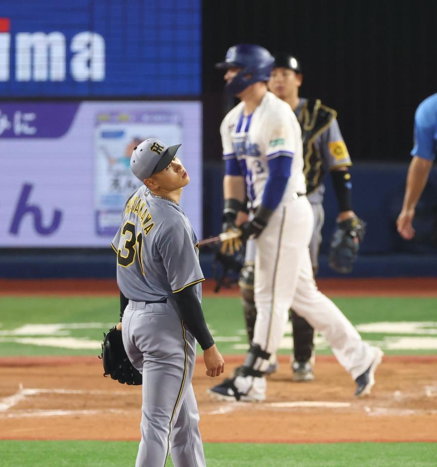 ４回、オースティンを二飛にしとめる早川（撮影・金田祐二）