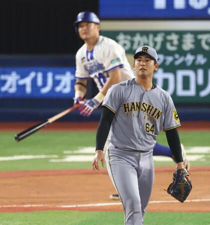 　６回、筒香にソロを浴びる岡留＝２７日