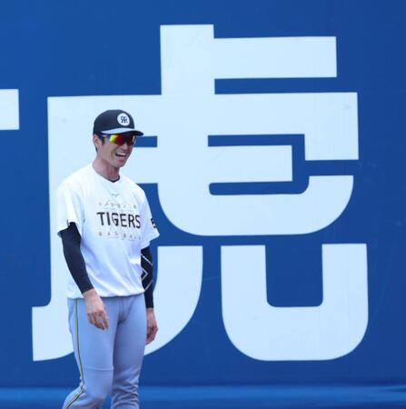 　笑顔の近本（撮影・金田祐二）