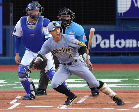 　１回、左翼に二塁打を放つ熊谷（撮影・金田祐二）