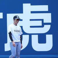 　笑顔の近本（撮影・金田祐二）