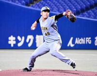 　１回、先頭の浜を見逃し三振に斬る茨木