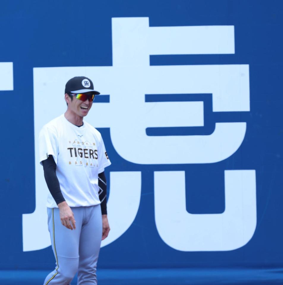 　笑顔の近本（撮影・金田祐二）