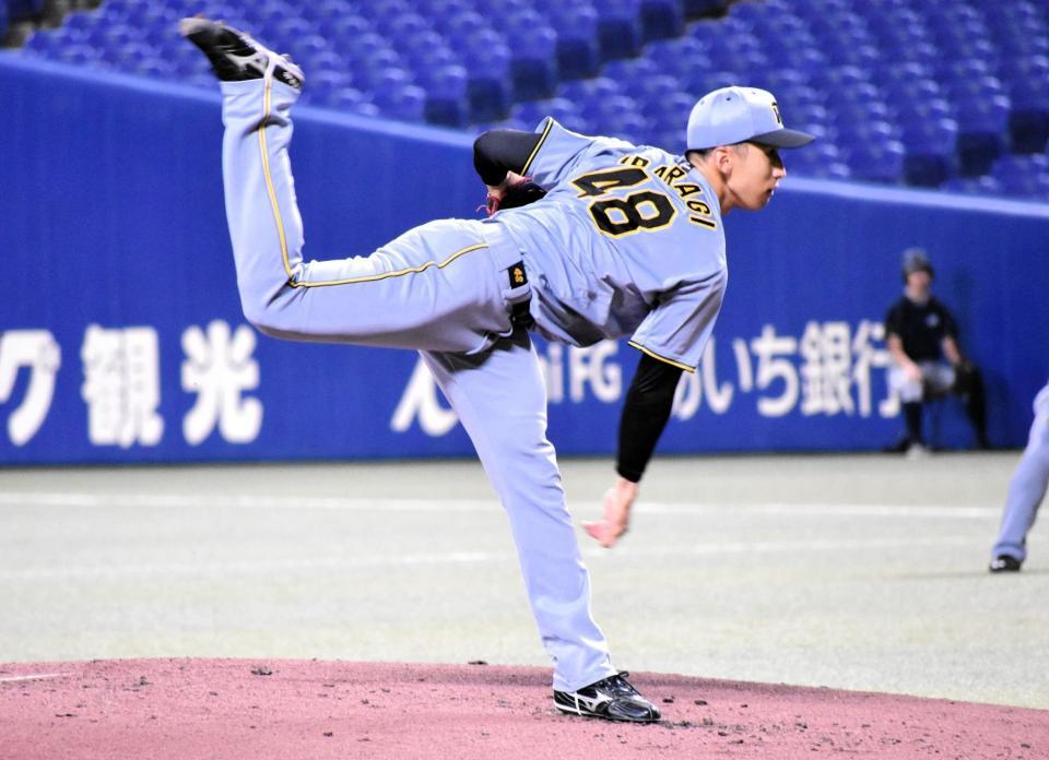 　１回、先頭の浜を見逃し三振に斬る茨木