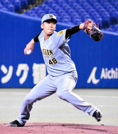 　初回、先頭の浜を見逃し三振に斬る茨木