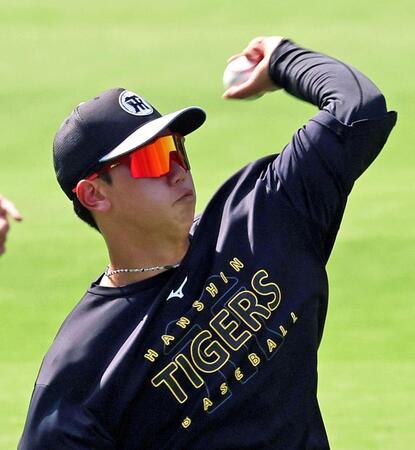 キャッチボールをして調整する門別（撮影・立川洋一郎）