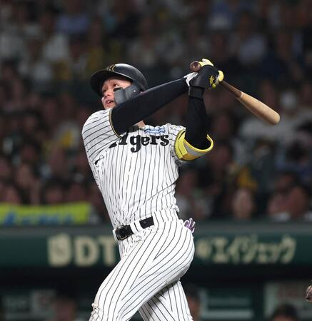 　８回、ソロを放つ森下（撮影・北村雅宏）