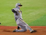 　６回、二盗を決める中野（撮影・金田祐二）