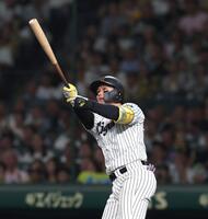 阪神 森下翔太が19号→佐藤輝明が2者連続34号 岡田彰布顧問