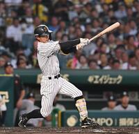 　２回、中前打を放つ熊谷（撮影・西田忠信）