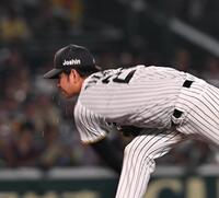 　汗を飛ばして力投する高橋（撮影・西田忠信）