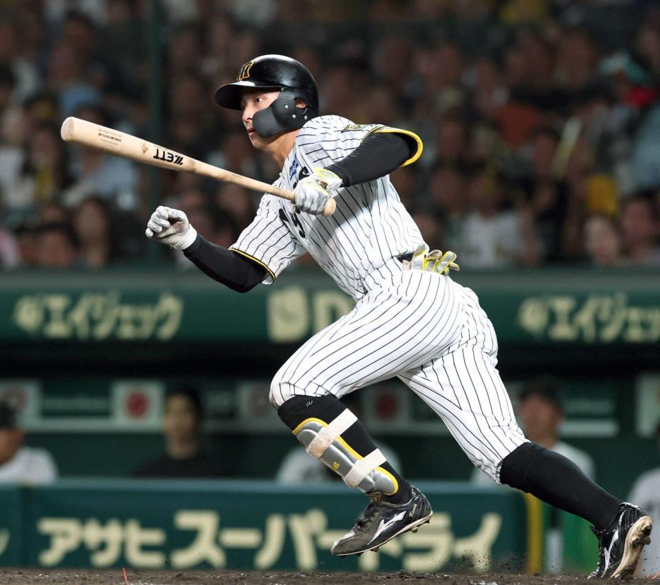 　５回、左前打を放つ熊谷（撮影・北村雅宏）