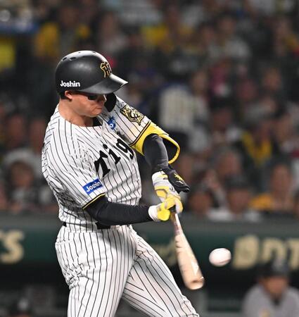 　８回、猛打賞となる二塁打を放つ森下（撮影・西田忠信）