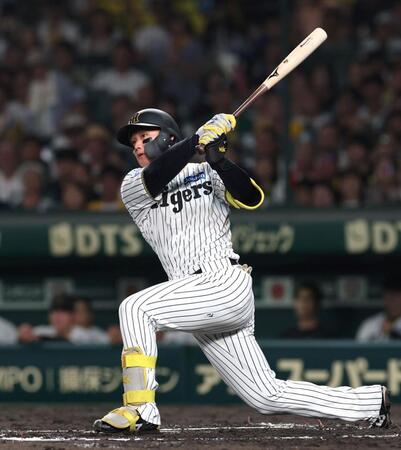 　６回、二塁打を放つ森下（撮影・北村雅宏）