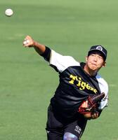 　キャッチボールする畠（撮影・山口登）