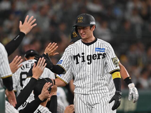 阪神・近本が39打席ぶりのヒット 逆転につなげ甲子園大熱狂/阪神