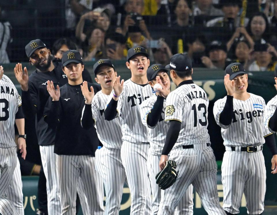 阪神タイガース　右投手使用(選手不明）スパイク 阪神タイガースの近本光司選手モデルの野球用スパイクシューズ