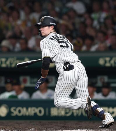 　３回、左前打を放つ中野（撮影・北村雅宏）