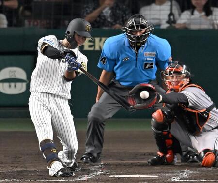 　３回、左前打を放つ中野（撮影・飯室逸平）