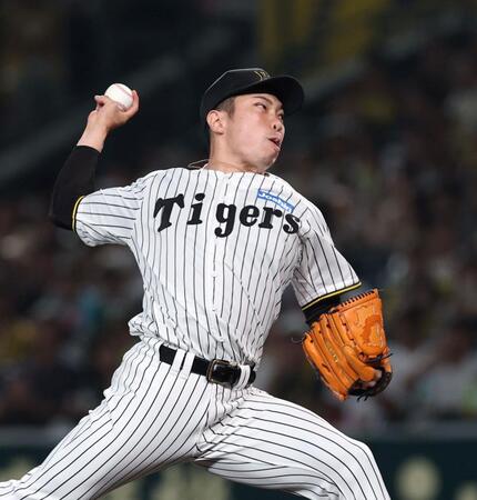 　８回から登板する石井（撮影・北村雅宏）