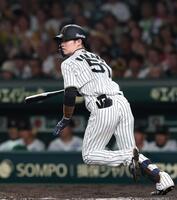 　３回、左前打を放つ中野（撮影・北村雅宏）