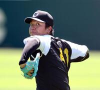 　キャッチボールする村上（撮影・山口登）