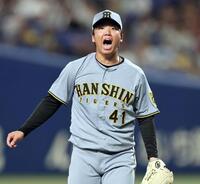 ６回、上林を三振に仕留め、声を張り上げる村上（撮影・田中太一）