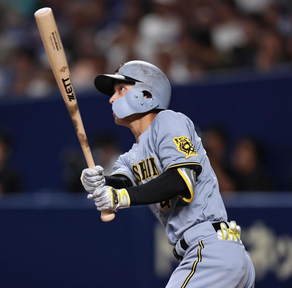 ３回、２ランを放つ熊谷（撮影・田中太一）