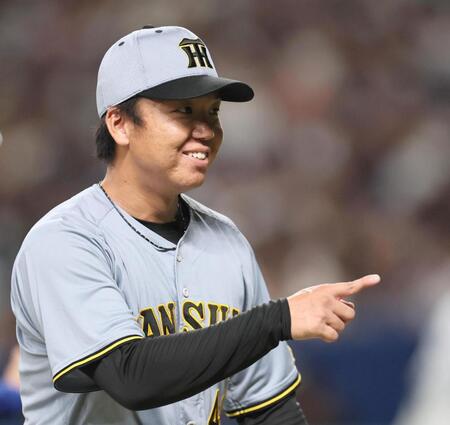 ４回を無失点に抑え、ベンチへ戻る村上（撮影・田中太一）