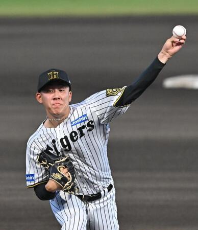 力投する先発の富田（撮影・西田忠信）