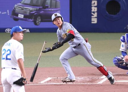 　３回、左中間スタンドへ先制ソロを放つ中川（撮影・立川洋一郎）