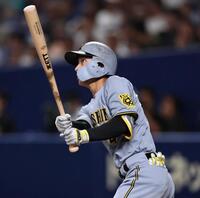 ３回、２ランを放つ熊谷（撮影・田中太一）