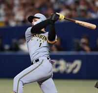 　６回、ソロを放つ森下（撮影・田中太一）