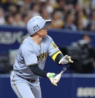 　６回、ソロを放つ森下（撮影・北村雅宏）