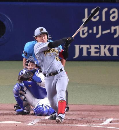 　３回、左中間スタンドへ先制ソロを放つ中川（撮影・立川洋一郎）