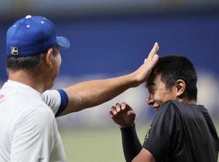 【写真】阪神・熊谷 師弟関係だった敵将と仲良しムード広がるショット
