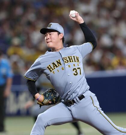 　８回から６番手で登板する及川（撮影・北村雅宏）