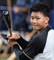 　バットを振る森下（撮影・田中太一）