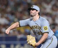 　６回途中から４番手で登板するハートウィグ（撮影・北村雅宏）