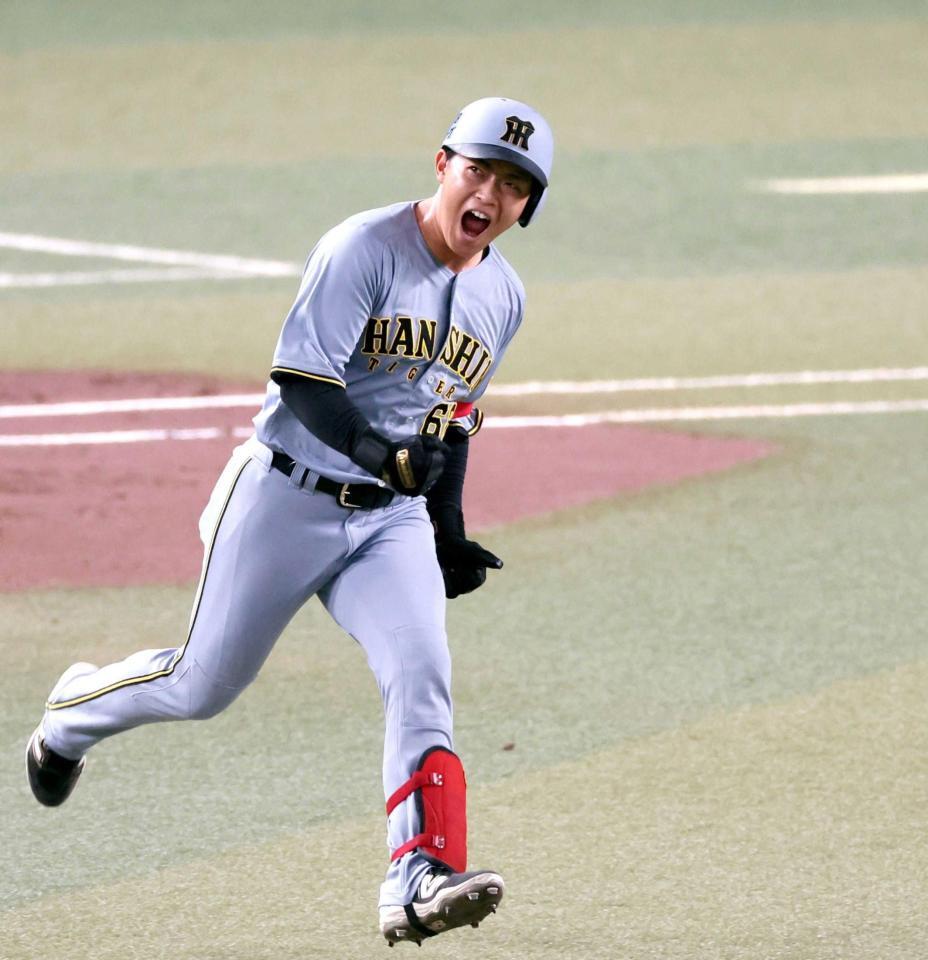 　雄たけびを上げてダイヤモンドを回る中川