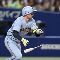 　４回、左前打を放つ森下（撮影・北村雅宏）