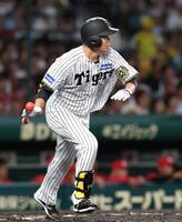 １回、適時打を放つ大竹（撮影・北村雅宏）