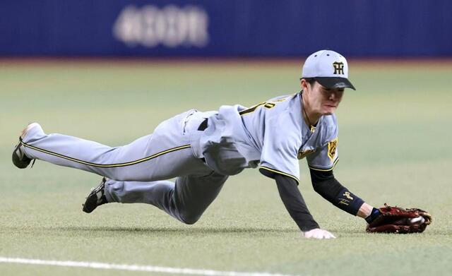 阪神 優勝マジック4へ導いた中野拓夢の美守 横っ跳びで相手に傾きかけ