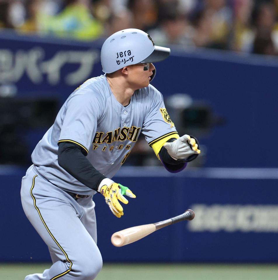 　４回、左前打を放つ森下（撮影・北村雅宏）