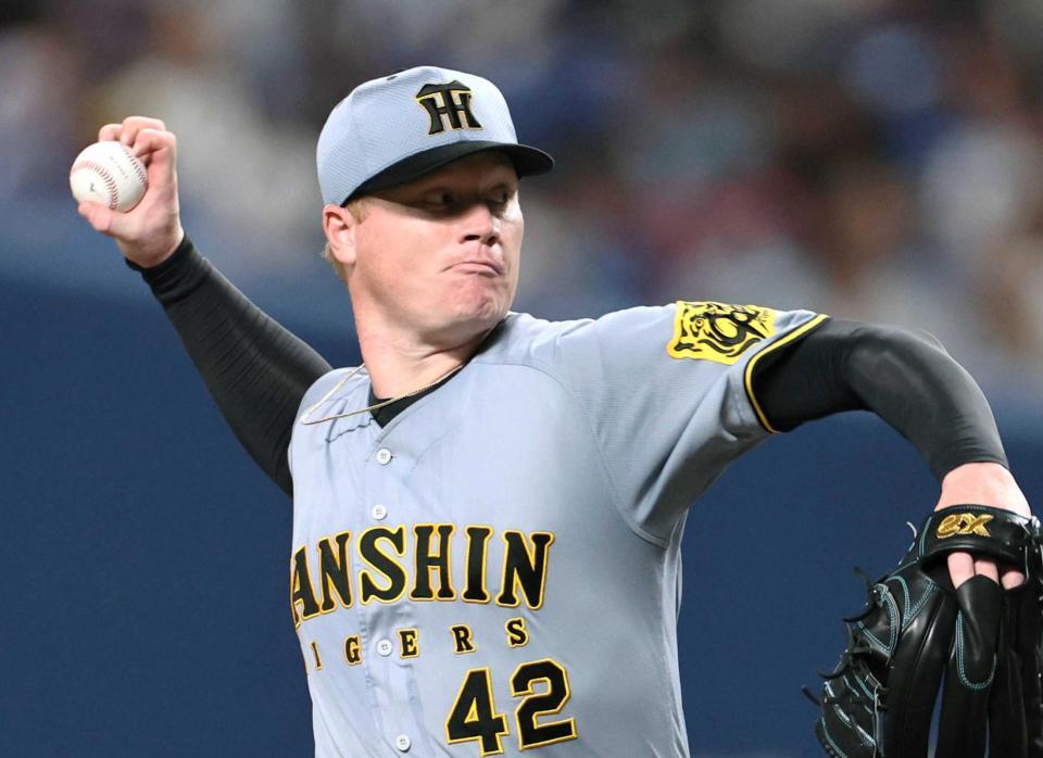 　力強く投げ込むネルソン（撮影・田中太一）