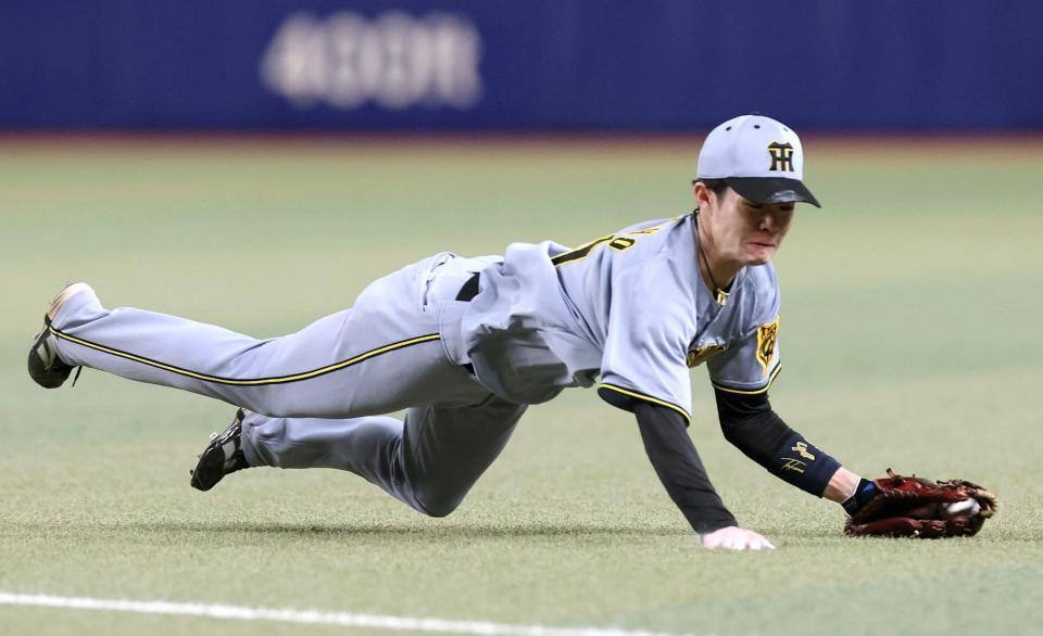 阪神 優勝マジック4へ導いた中野拓夢の美守 横っ跳びで相手に傾きかけ