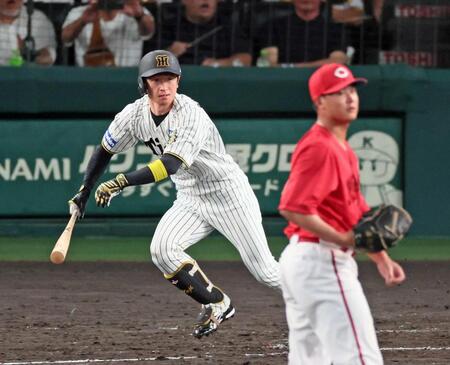 　４回、左前打を放つ近本