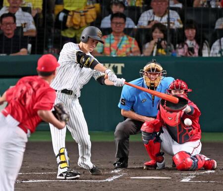 １回、左前へ適時打を放つ大竹（撮影・立川洋一郎）